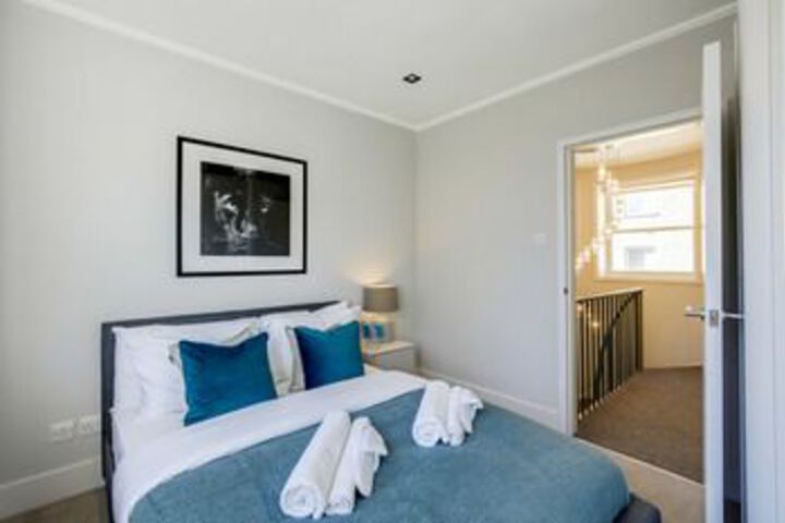 Room 13 of 23