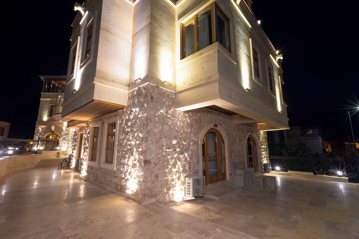 Hotel Exterior 78 of 90
