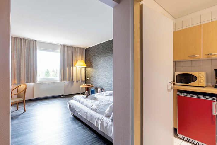 Room 5 of 90