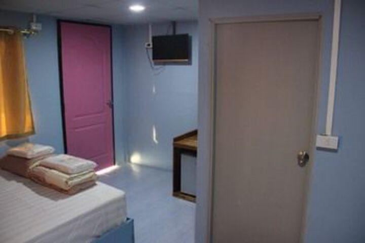 Room 11 of 21