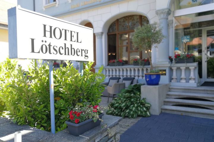 Hotel Exterior 33 of 37