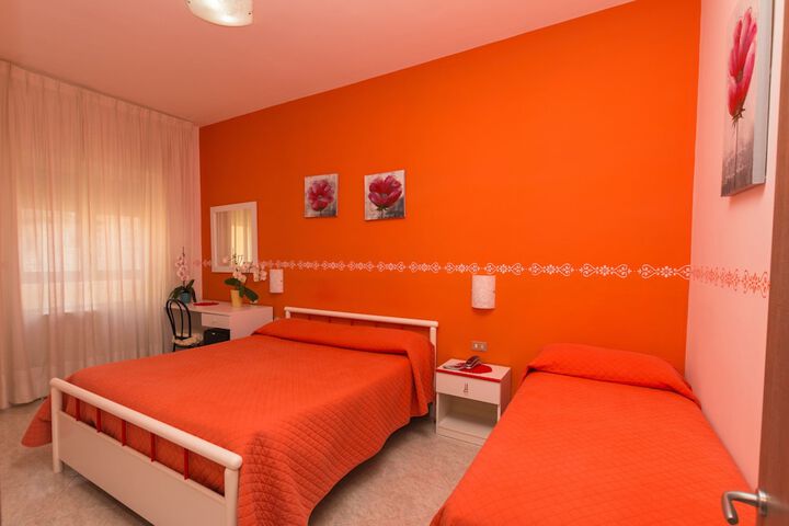 Room 13 of 99