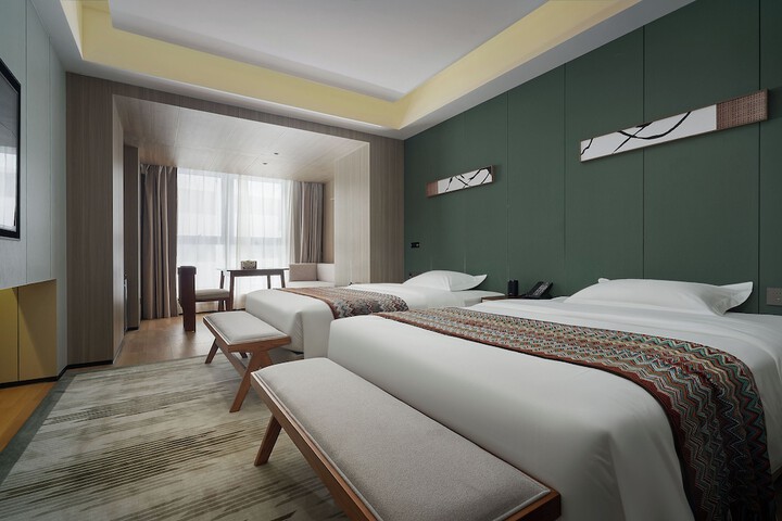 Room 32 of 96