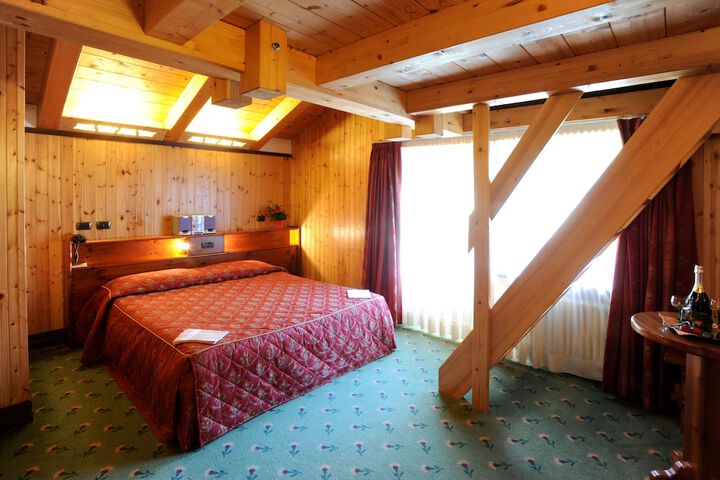 Room 7 of 44