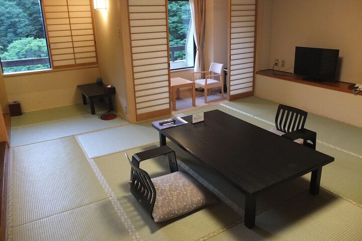 Room 14 of 77