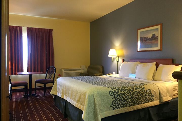 Room 10 of 27