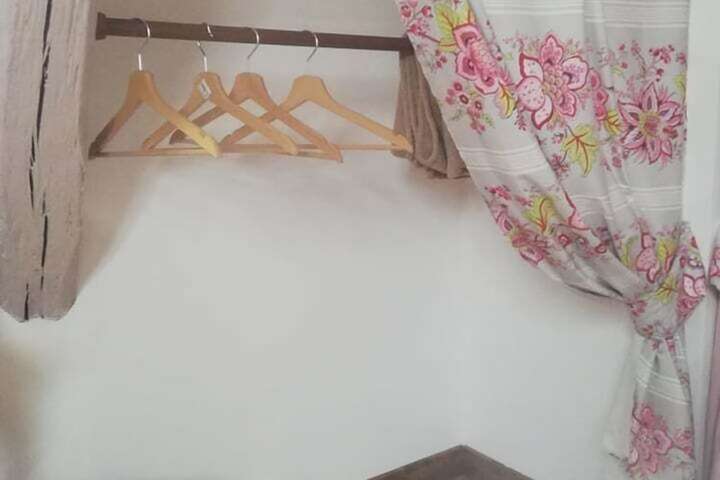 Room 8 of 76