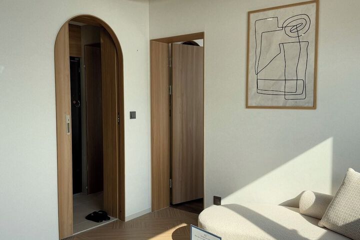 Room 11 of 37
