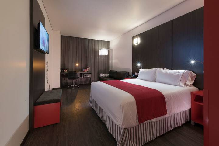 Room 7 of 32