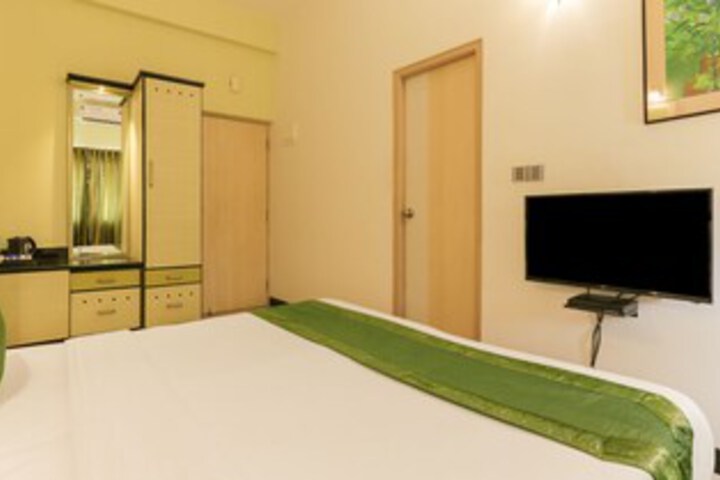 Room 25 of 40