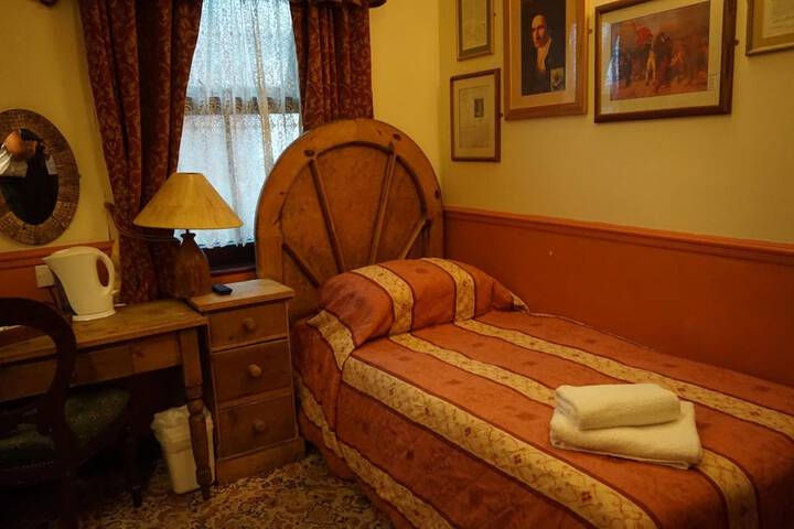 Room 16 of 31