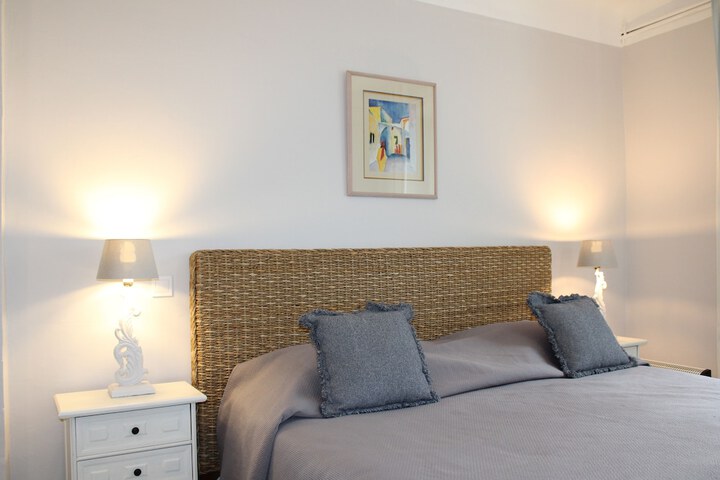 Room 6 of 32