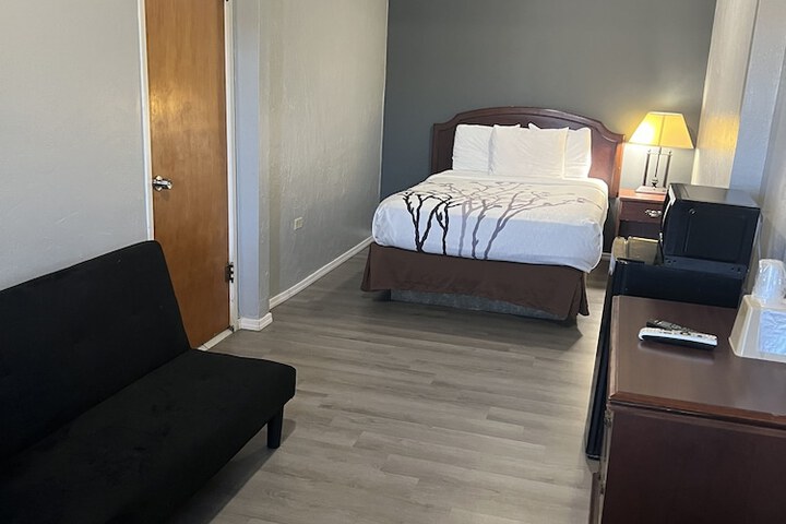 Room 4 of 30