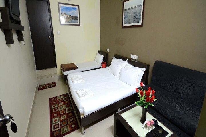Room 6 of 16