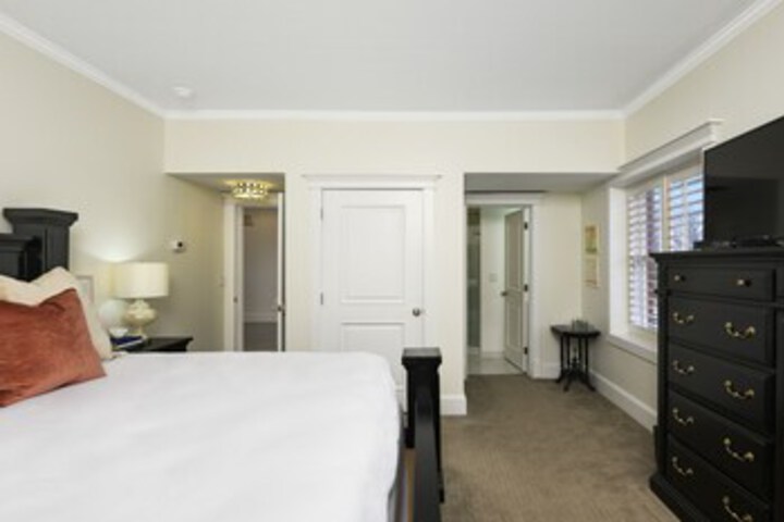 Room 32 of 36