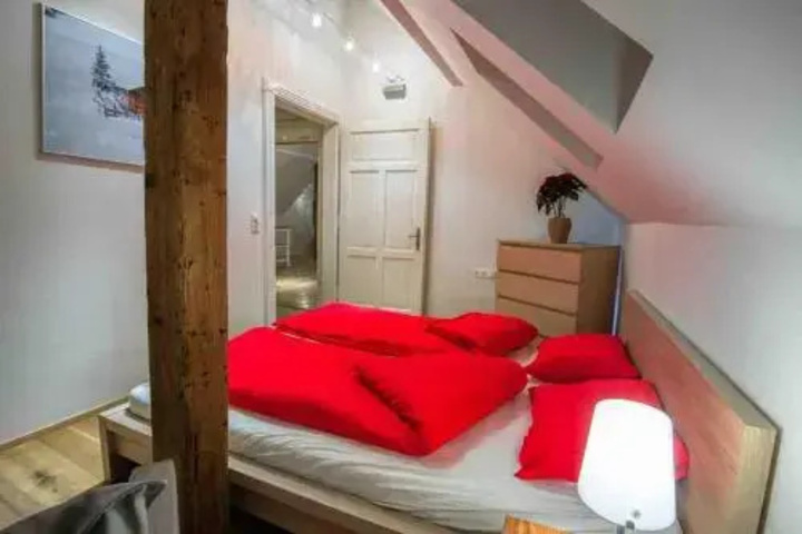 Room 3 of 12