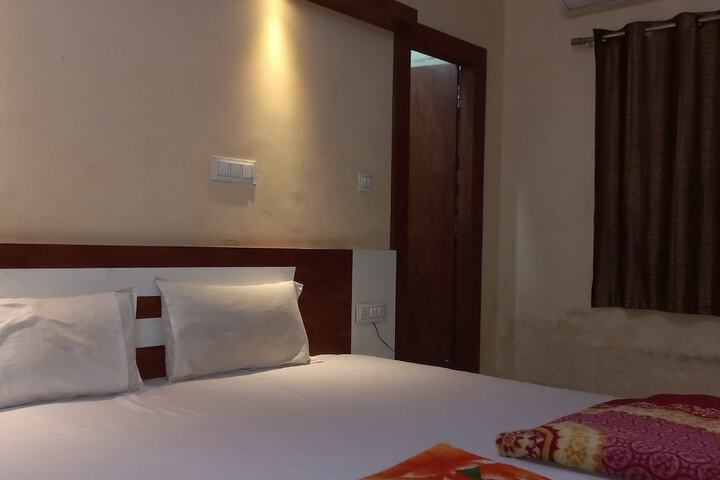 Room 2 of 9