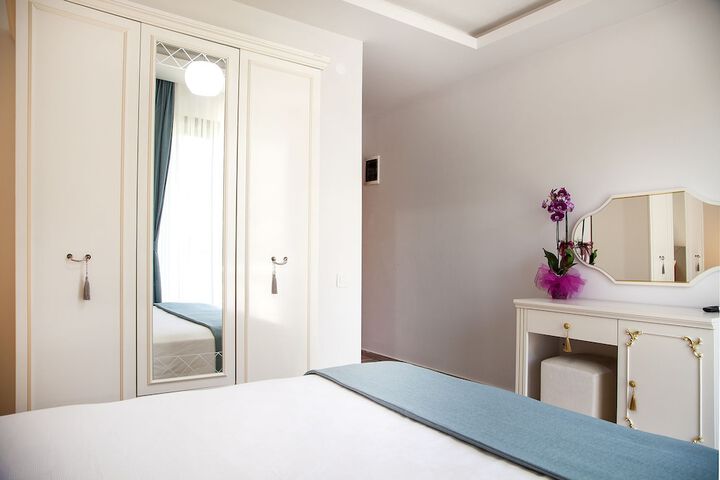 Room 27 of 44