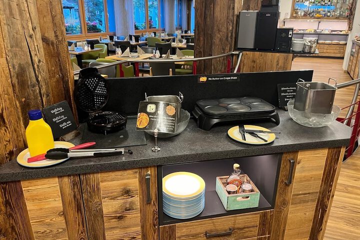Breakfast/Coffee Service 128 of 142