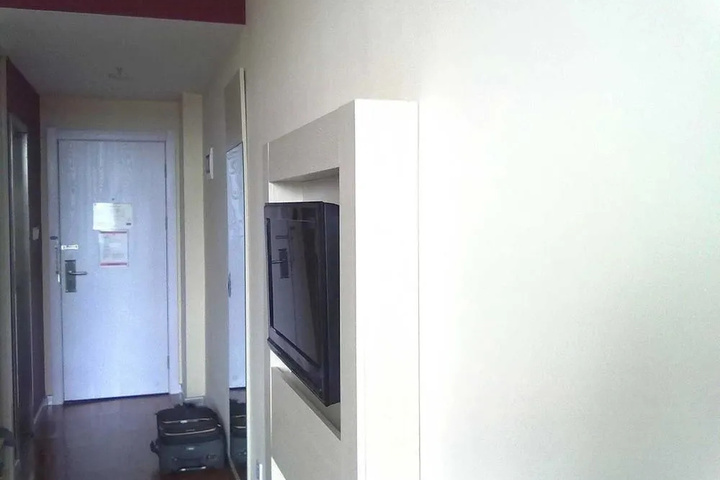 Room 12 of 22