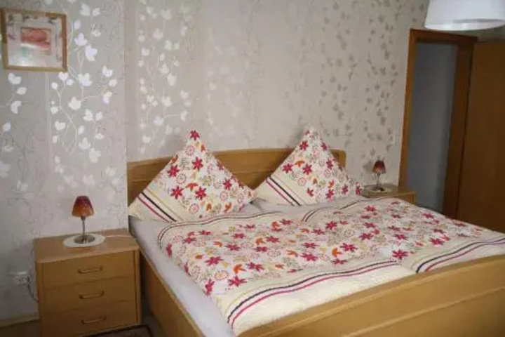 Room 6 of 12