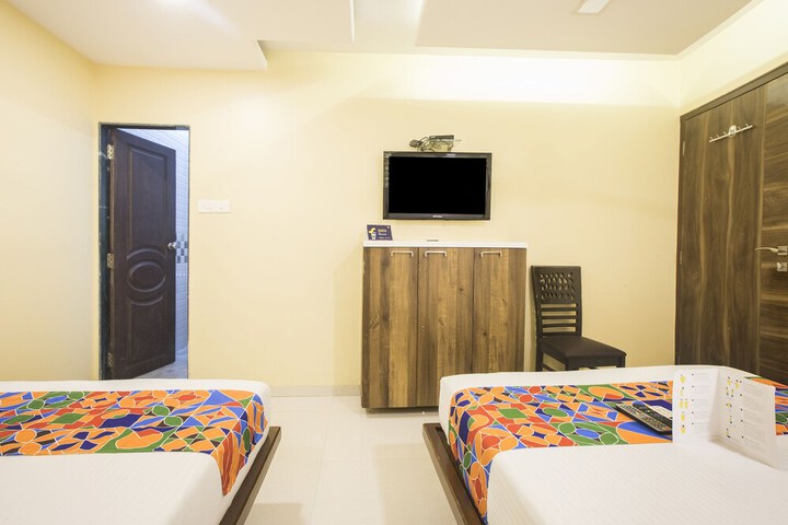 Room 4 of 25
