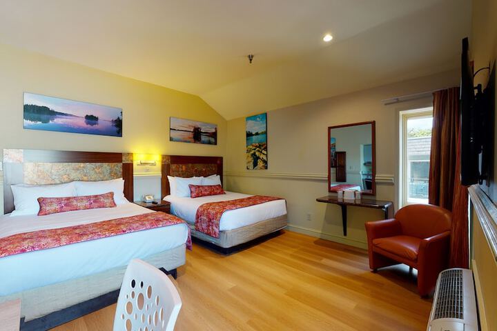 Premier 2 Queen Beds Accessible (1 of 40)