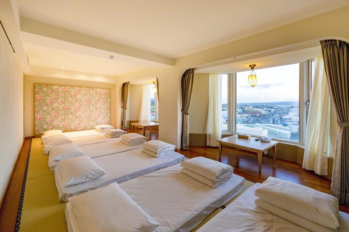 Room 5 of 95