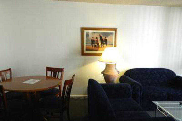 Room 10 of 26