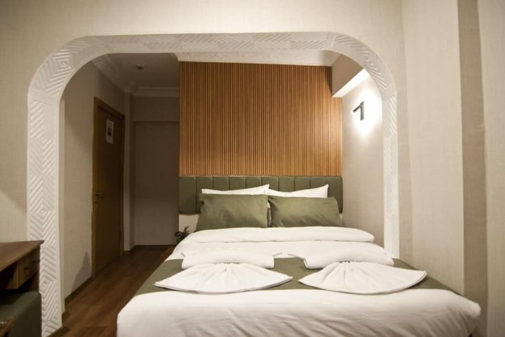 Room 15 of 28