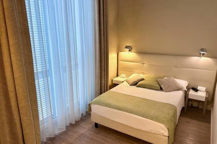 Room 6 of 49