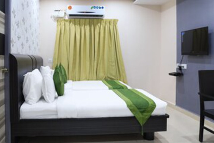 Room 11 of 26