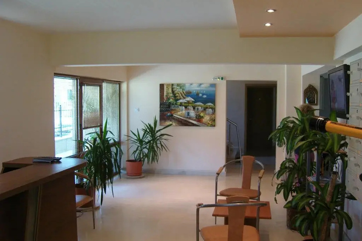 Room 9 of 15