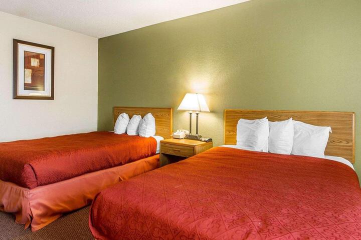 2 Double Beds (5 of 5)