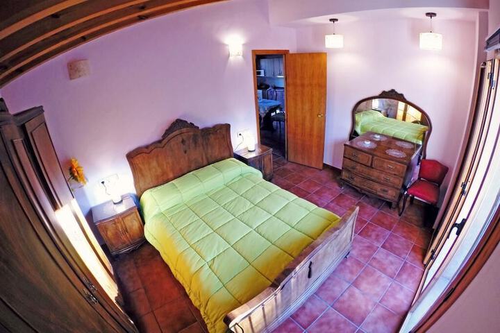 Room 2 of 38