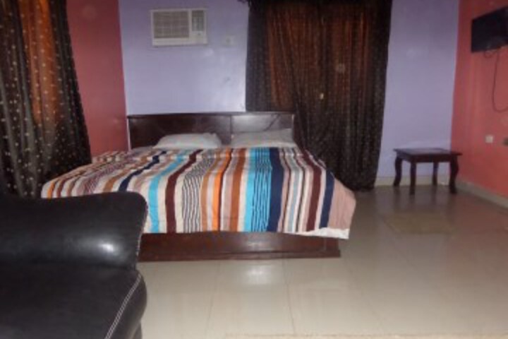 Room 4 of 11