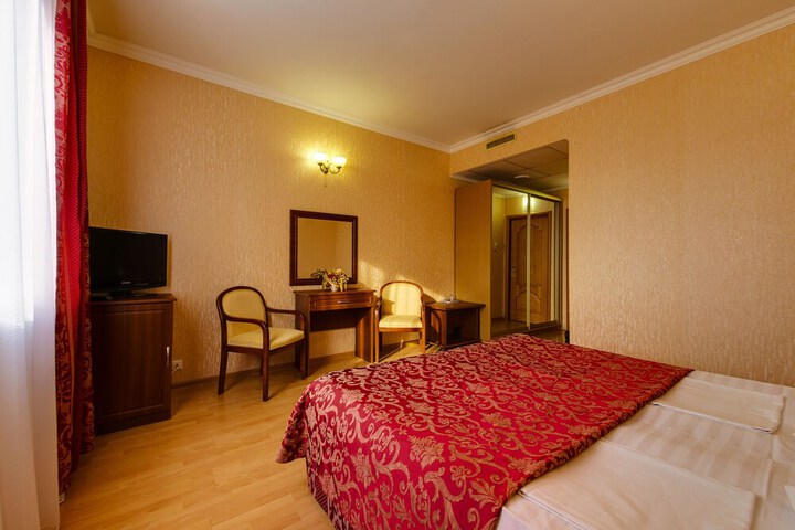 Room 6 of 30