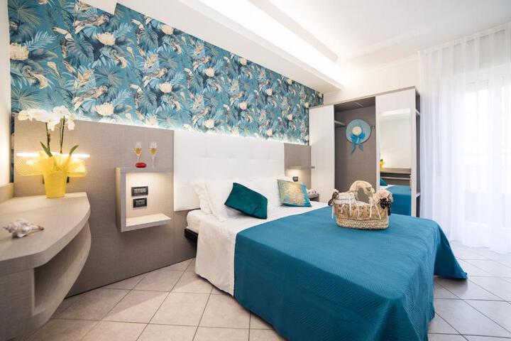 Viva Beach Hotel - 20m from the Beach & Large Breakfast