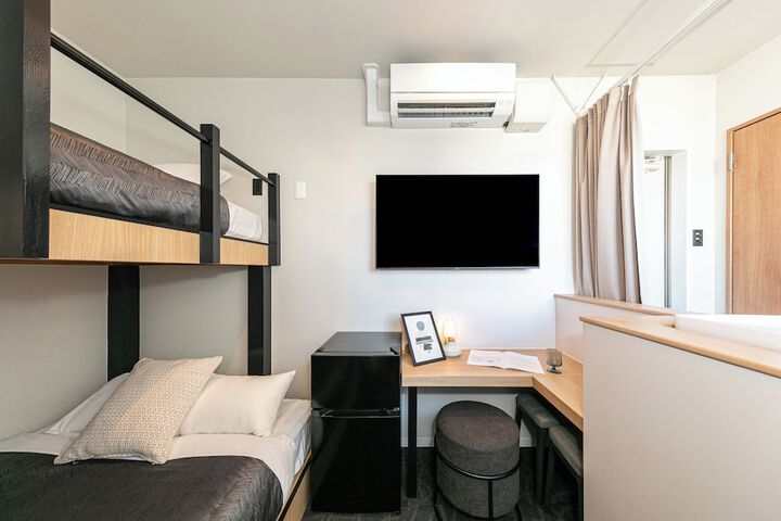 Room 40 of 144