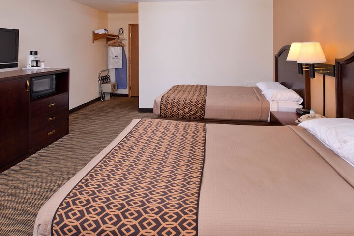 2 Queen Beds (2 of 17)