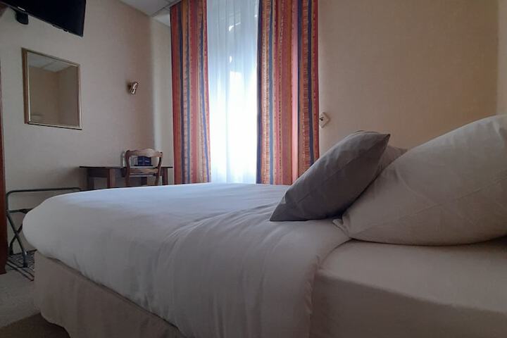 Room 4 of 11