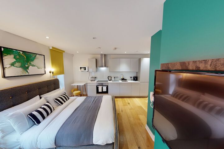 Room 4 of 296