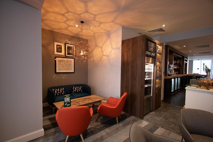 Lounge 142 of 210