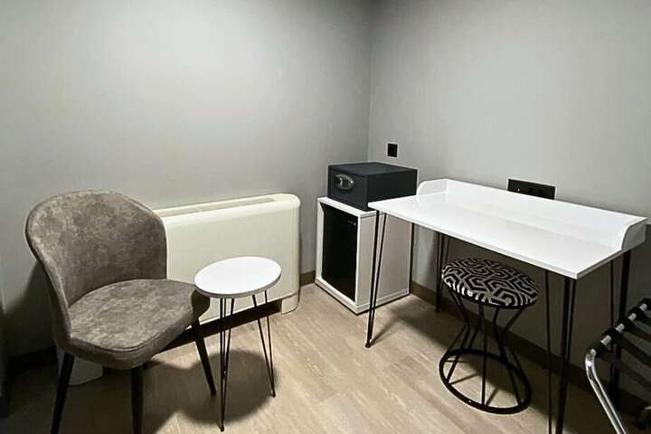 Room 5 of 20