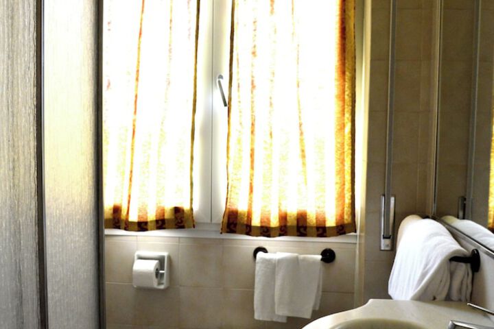 Room 42 of 109