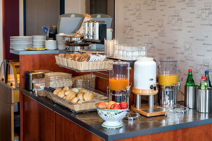 Breakfast/Coffee Service 20 of 42