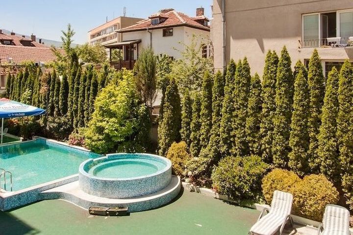 Pools & Facilities