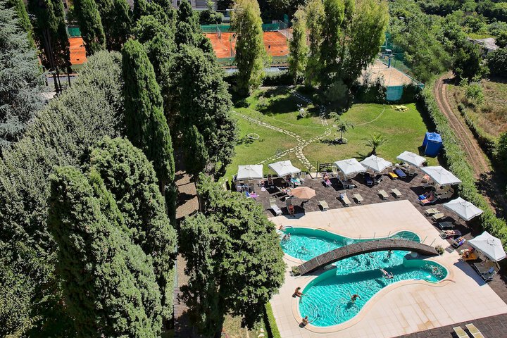 Hotel Pool