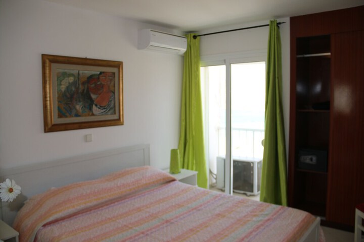 Room 5 of 70