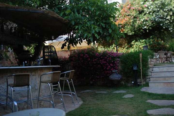 Lounge 73 of 86